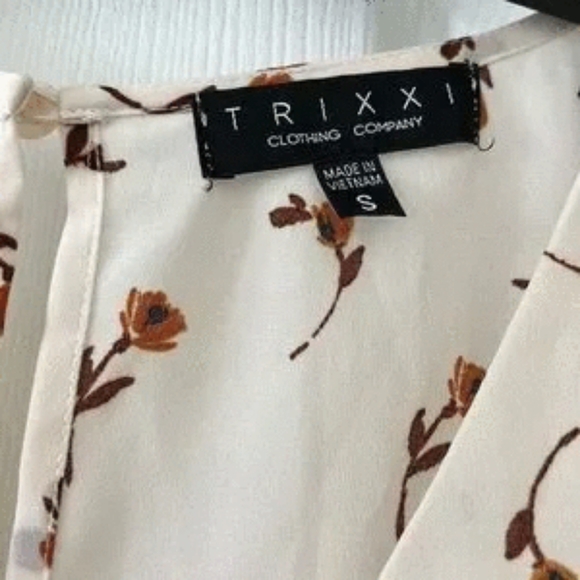 Trixxi Floral Wrap Dress - Picture 4 of 9
